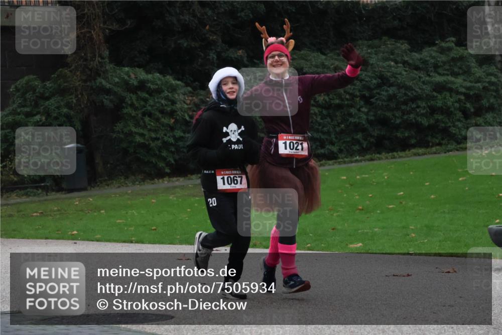 08.12.2024 - St. Pauli X-Mass-Run No. 14 Strokosch-Dieckow http://msf.ph/oto/7505934 08.12.2024 09:41:28 Laufen 1021, 1067, 20, 20 meine-sportfotos.de