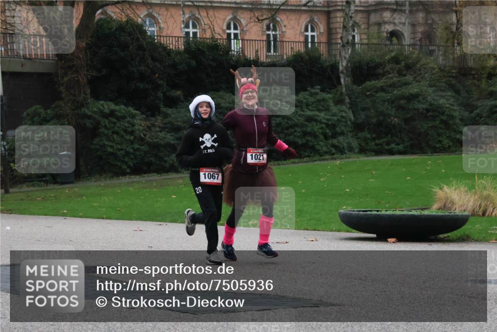 08.12.2024 - St. Pauli X-Mass-Run No. 14 Strokosch-Dieckow http://msf.ph/oto/7505936 08.12.2024 09:41:28 Laufen 1021, 20, 1067 meine-sportfotos.de