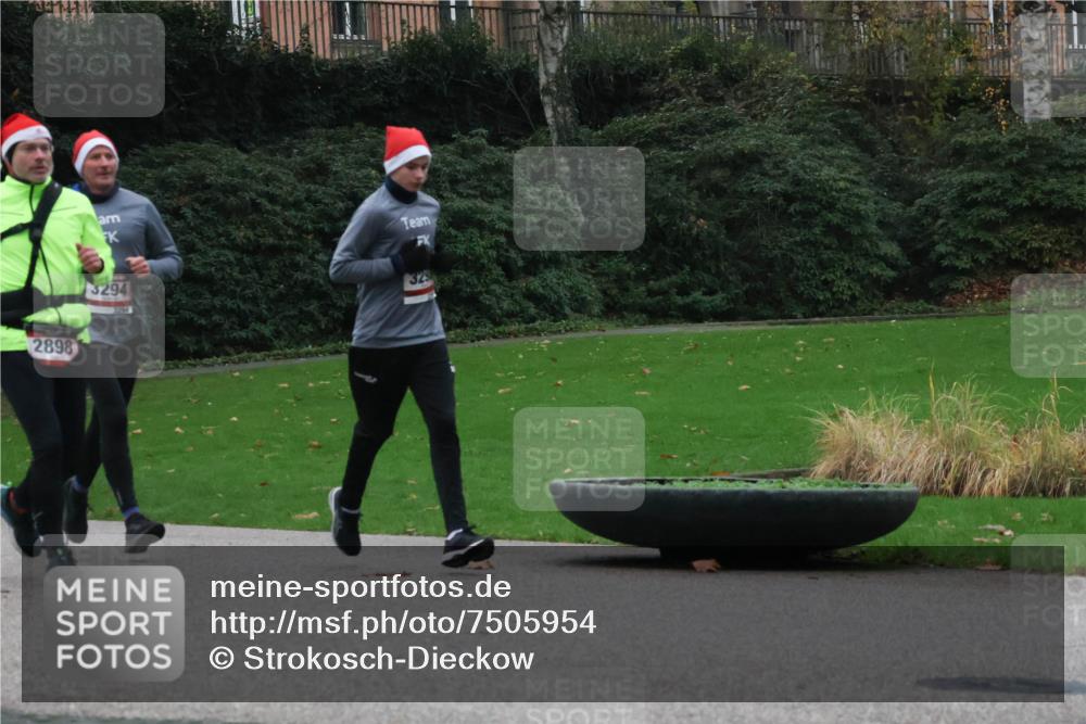 08.12.2024 - St. Pauli X-Mass-Run No. 14 Strokosch-Dieckow http://msf.ph/oto/7505954 08.12.2024 09:41:31 Laufen 2898, 3294 meine-sportfotos.de
