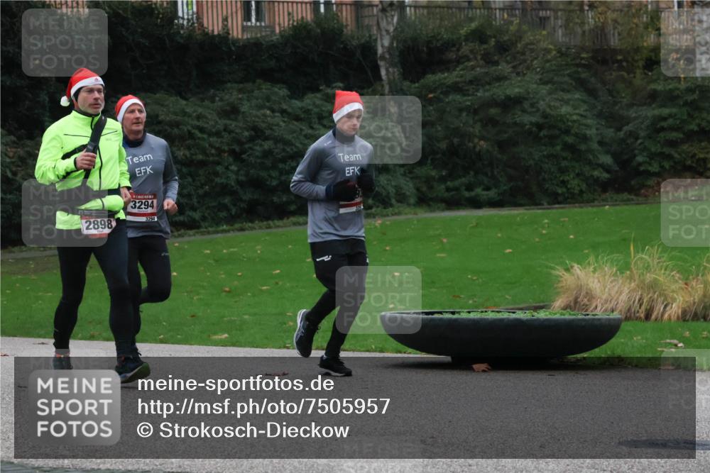 08.12.2024 - St. Pauli X-Mass-Run No. 14 Strokosch-Dieckow http://msf.ph/oto/7505957 08.12.2024 09:41:32 Laufen 3294, 3294, 2898 meine-sportfotos.de