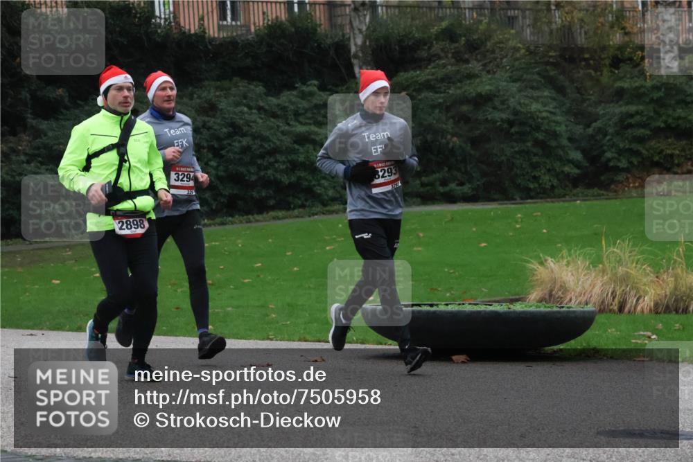 08.12.2024 - St. Pauli X-Mass-Run No. 14 Strokosch-Dieckow http://msf.ph/oto/7505958 08.12.2024 09:41:32 Laufen 3294, 329, 8293, 3290, 2898 meine-sportfotos.de