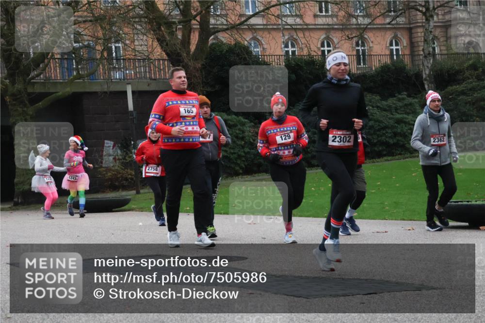 08.12.2024 - St. Pauli X-Mass-Run No. 14 Strokosch-Dieckow http://msf.ph/oto/7505986 08.12.2024 09:41:35 Laufen 123, 1243, 2758, 14040, 165, 2144, 129, 2302, 2362 meine-sportfotos.de