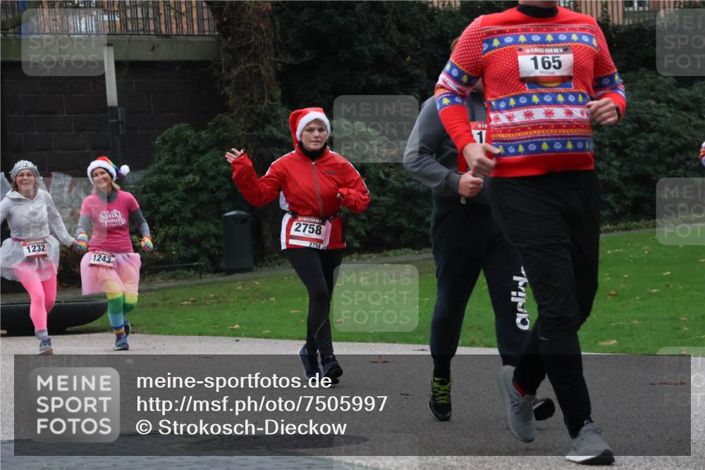 08.12.2024 - St. Pauli X-Mass-Run No. 14 Strokosch-Dieckow http://msf.ph/oto/7505997 08.12.2024 09:41:36 Laufen 1232, 1243, 1910, 2758, 2758, 1, 165 meine-sportfotos.de