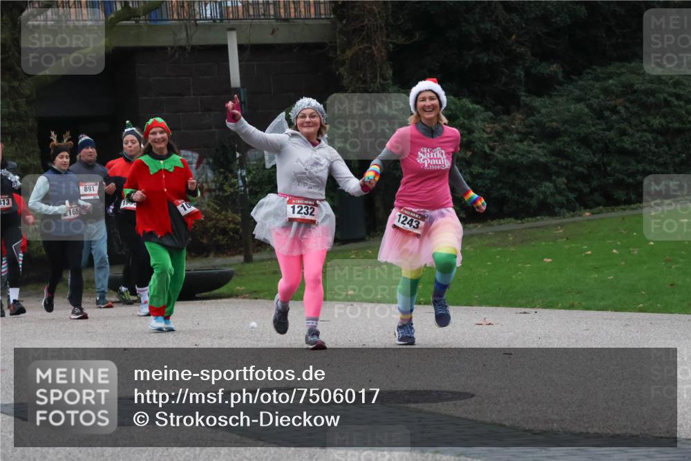08.12.2024 - St. Pauli X-Mass-Run No. 14 Strokosch-Dieckow http://msf.ph/oto/7506017 08.12.2024 09:41:39 Laufen 313, 65, 891, 10, 1232, 1243, 1914 meine-sportfotos.de