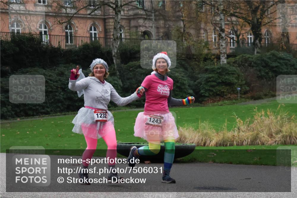 08.12.2024 - St. Pauli X-Mass-Run No. 14 Strokosch-Dieckow http://msf.ph/oto/7506031 08.12.2024 09:41:40 Laufen 19190, 1232, 1243 meine-sportfotos.de