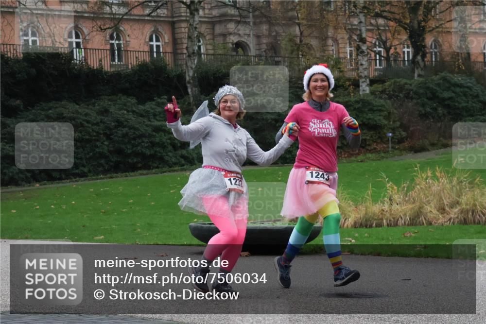 08.12.2024 - St. Pauli X-Mass-Run No. 14 Strokosch-Dieckow http://msf.ph/oto/7506034 08.12.2024 09:41:40 Laufen 1910, 1232, 1243 meine-sportfotos.de