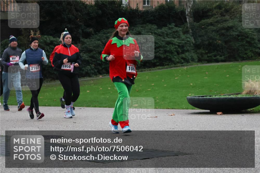 08.12.2024 - St. Pauli X-Mass-Run No. 14 Strokosch-Dieckow http://msf.ph/oto/7506042 08.12.2024 09:41:42 Laufen 891, 2165, 1959, 106 meine-sportfotos.de