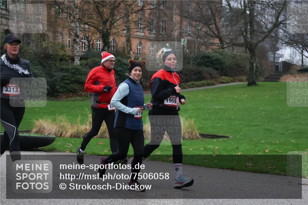 08.12.2024 - St. Pauli X-Mass-Run No. 14 Strokosch-Dieckow http://msf.ph/oto/7506058 08.12.2024 09:41:45 Laufen 3313, 959 meine-sportfotos.de