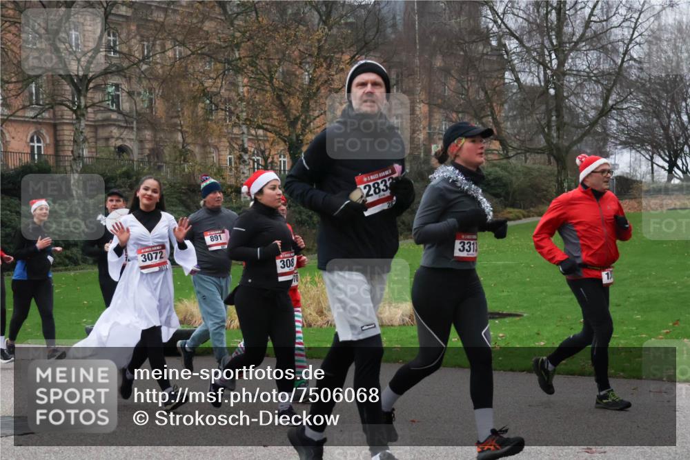 08.12.2024 - St. Pauli X-Mass-Run No. 14 Strokosch-Dieckow http://msf.ph/oto/7506068 08.12.2024 09:41:46 Laufen 3072, 3072, 891, 308, 2832, 3313 meine-sportfotos.de