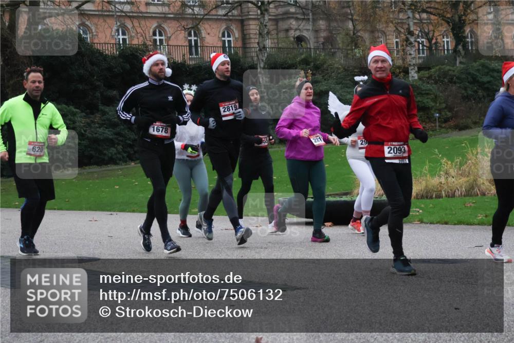 08.12.2024 - St. Pauli X-Mass-Run No. 14 Strokosch-Dieckow http://msf.ph/oto/7506132 08.12.2024 09:41:54 Laufen 620, 1678, 2819, 281, 29, 2093, 2093 meine-sportfotos.de