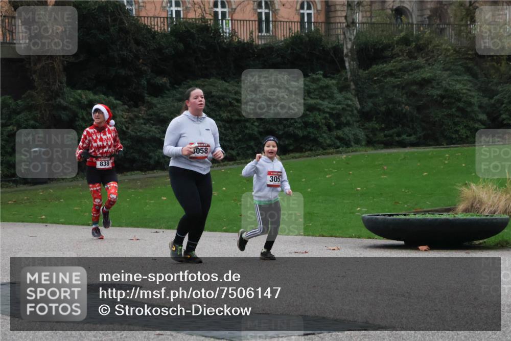 08.12.2024 - St. Pauli X-Mass-Run No. 14 Strokosch-Dieckow http://msf.ph/oto/7506147 08.12.2024 09:41:57 Laufen 838, 3058, 305 meine-sportfotos.de