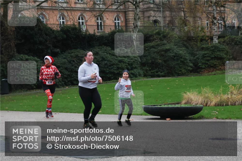 08.12.2024 - St. Pauli X-Mass-Run No. 14 Strokosch-Dieckow http://msf.ph/oto/7506148 08.12.2024 09:41:57 Laufen 838, 058, 305 meine-sportfotos.de