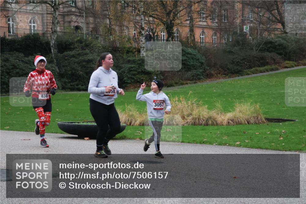 08.12.2024 - St. Pauli X-Mass-Run No. 14 Strokosch-Dieckow http://msf.ph/oto/7506157 08.12.2024 09:41:59 Laufen 838, 58, 3057 meine-sportfotos.de