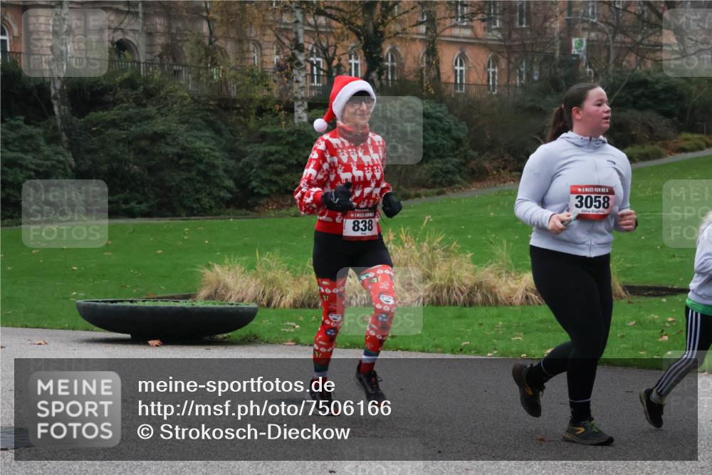 08.12.2024 - St. Pauli X-Mass-Run No. 14 Strokosch-Dieckow http://msf.ph/oto/7506166 08.12.2024 09:42:00 Laufen 838, 14, 3058 meine-sportfotos.de