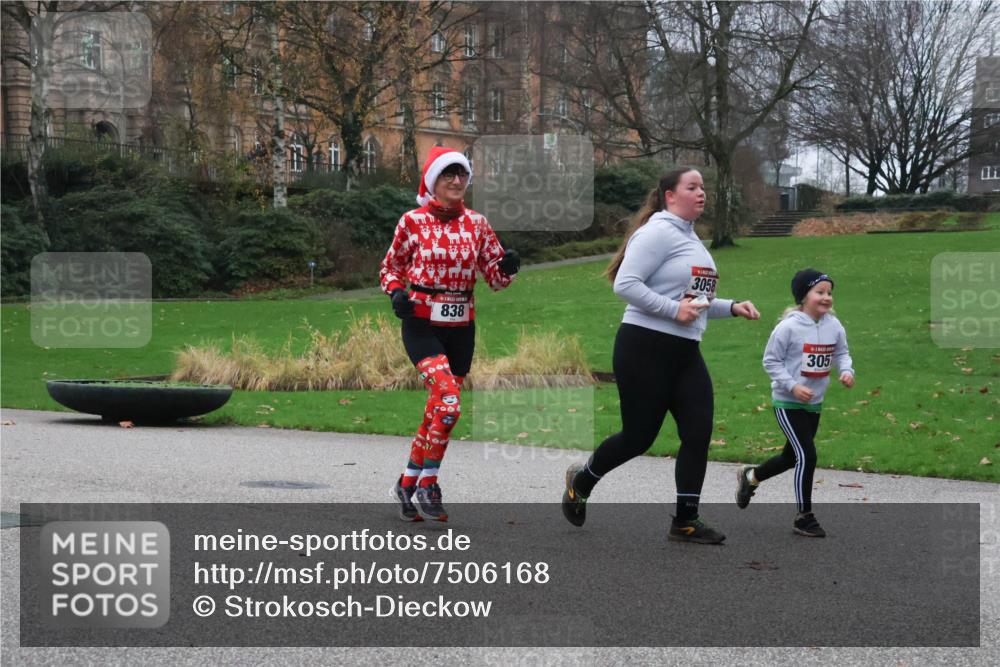 08.12.2024 - St. Pauli X-Mass-Run No. 14 Strokosch-Dieckow http://msf.ph/oto/7506168 08.12.2024 09:42:01 Laufen 33, 838, 3058, 305 meine-sportfotos.de
