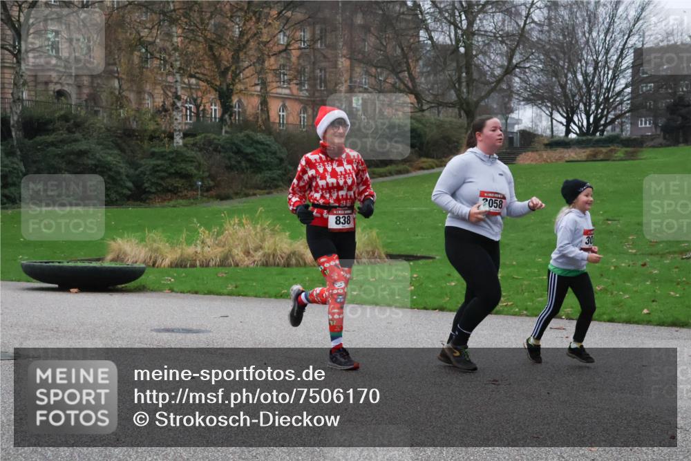 08.12.2024 - St. Pauli X-Mass-Run No. 14 Strokosch-Dieckow http://msf.ph/oto/7506170 08.12.2024 09:42:01 Laufen 838, 2058, 30 meine-sportfotos.de