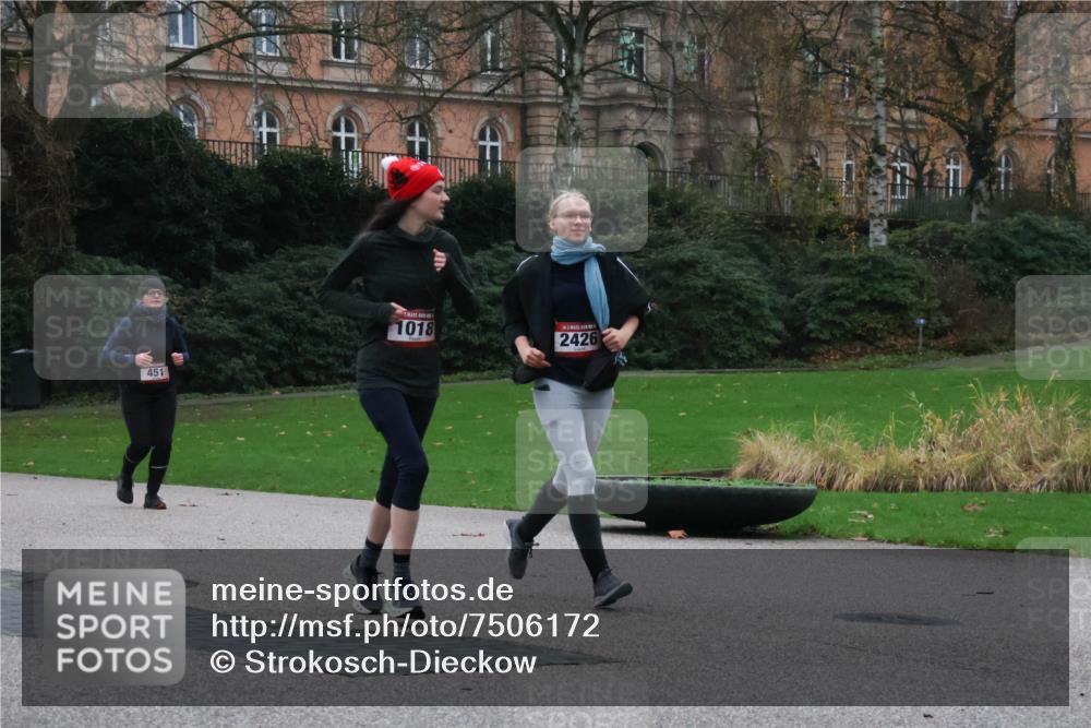 08.12.2024 - St. Pauli X-Mass-Run No. 14 Strokosch-Dieckow http://msf.ph/oto/7506172 08.12.2024 09:42:02 Laufen 451, 1018, 2426 meine-sportfotos.de