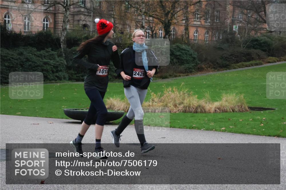 08.12.2024 - St. Pauli X-Mass-Run No. 14 Strokosch-Dieckow http://msf.ph/oto/7506179 08.12.2024 09:42:03 Laufen 1018, 2426 meine-sportfotos.de