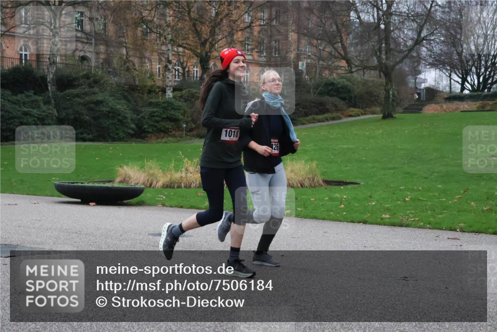 08.12.2024 - St. Pauli X-Mass-Run No. 14 Strokosch-Dieckow http://msf.ph/oto/7506184 08.12.2024 09:42:03 Laufen 1018, 126 meine-sportfotos.de