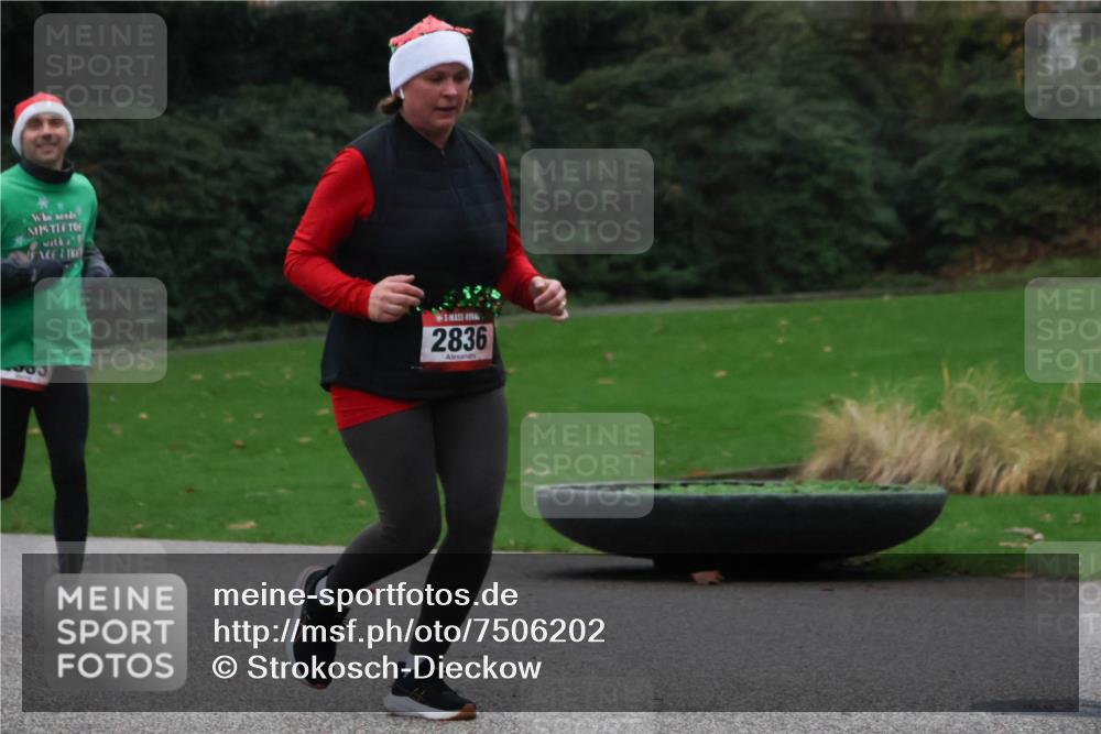 08.12.2024 - St. Pauli X-Mass-Run No. 14 Strokosch-Dieckow http://msf.ph/oto/7506202 08.12.2024 09:42:06 Laufen 2836 meine-sportfotos.de