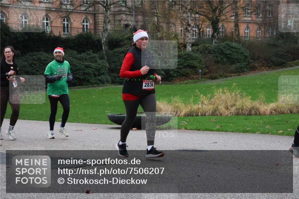 08.12.2024 - St. Pauli X-Mass-Run No. 14 Strokosch-Dieckow http://msf.ph/oto/7506207 08.12.2024 09:42:07 Laufen 1152, 2836 meine-sportfotos.de