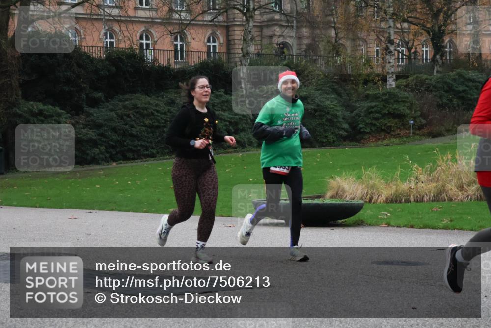 08.12.2024 - St. Pauli X-Mass-Run No. 14 Strokosch-Dieckow http://msf.ph/oto/7506213 08.12.2024 09:42:08 Laufen 3501 meine-sportfotos.de