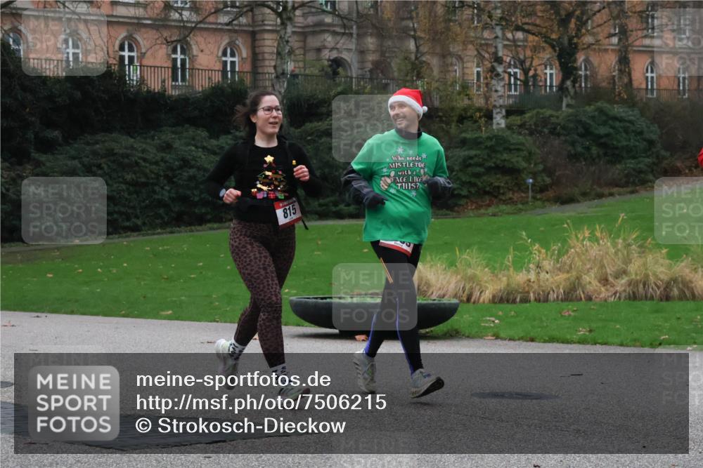 08.12.2024 - St. Pauli X-Mass-Run No. 14 Strokosch-Dieckow http://msf.ph/oto/7506215 08.12.2024 09:42:08 Laufen 815 meine-sportfotos.de