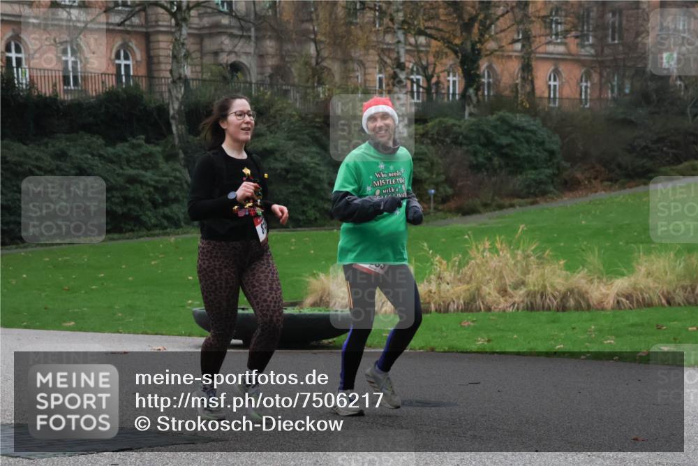 08.12.2024 - St. Pauli X-Mass-Run No. 14 Strokosch-Dieckow http://msf.ph/oto/7506217 08.12.2024 09:42:08 Laufen  meine-sportfotos.de