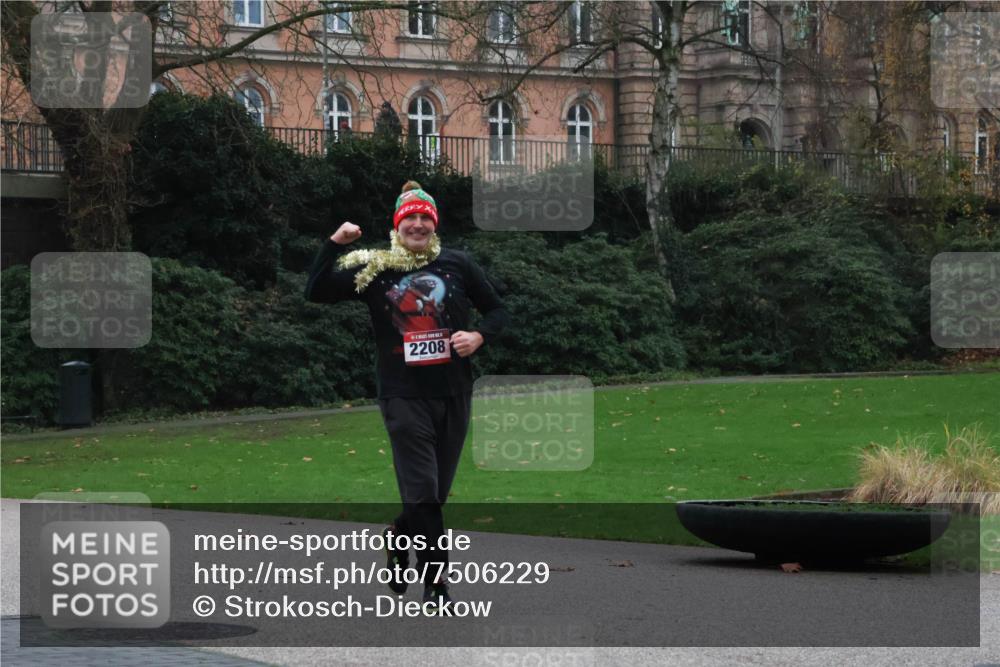 08.12.2024 - St. Pauli X-Mass-Run No. 14 Strokosch-Dieckow http://msf.ph/oto/7506229 08.12.2024 09:42:17 Laufen 2208 meine-sportfotos.de