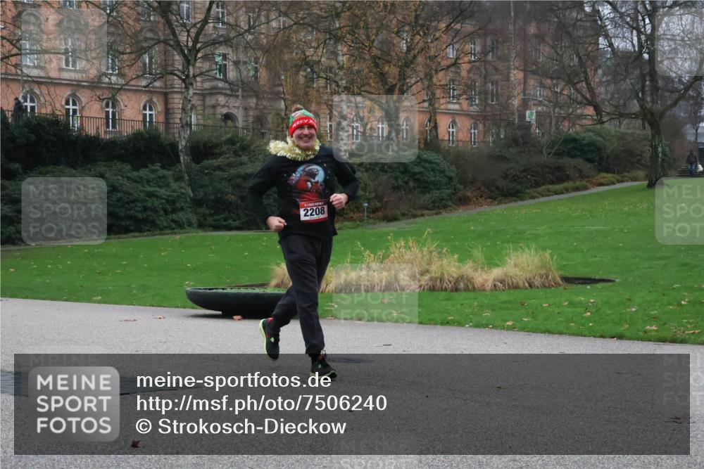 08.12.2024 - St. Pauli X-Mass-Run No. 14 Strokosch-Dieckow http://msf.ph/oto/7506240 08.12.2024 09:42:19 Laufen 2208 meine-sportfotos.de