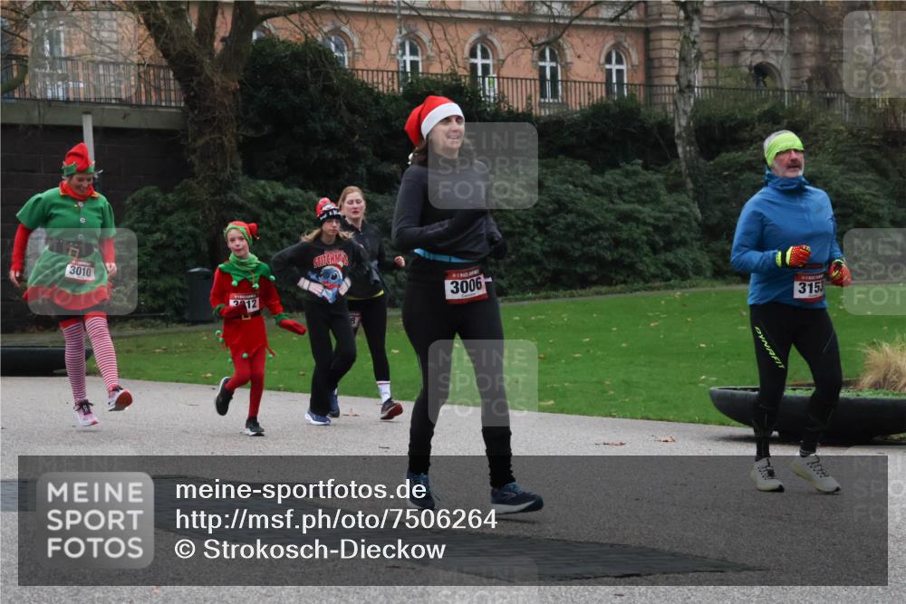 08.12.2024 - St. Pauli X-Mass-Run No. 14 Strokosch-Dieckow http://msf.ph/oto/7506264 08.12.2024 09:42:22 Laufen 3010, 2012, 3006, 315 meine-sportfotos.de