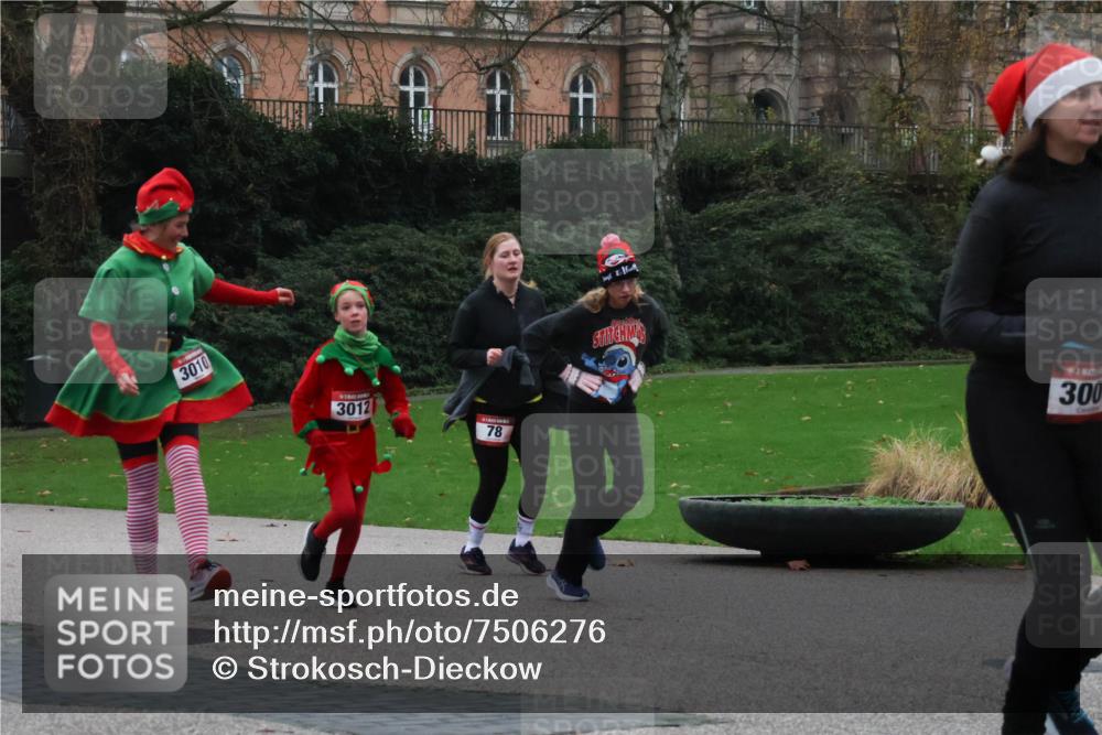 08.12.2024 - St. Pauli X-Mass-Run No. 14 Strokosch-Dieckow http://msf.ph/oto/7506276 08.12.2024 09:42:24 Laufen 3010, 3012, 78, 300 meine-sportfotos.de