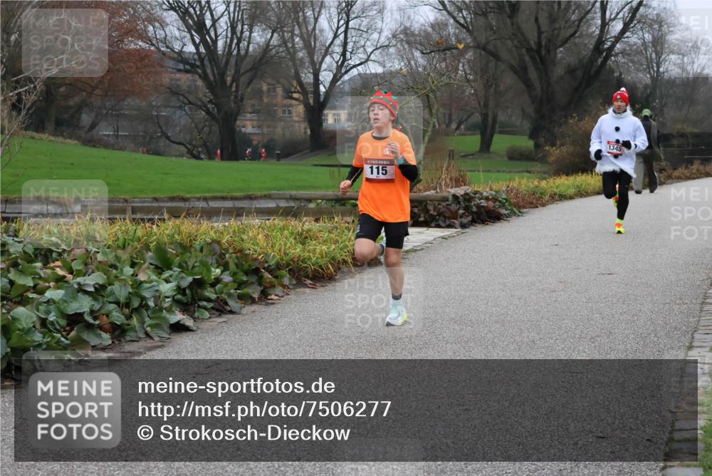 08.12.2024 - St. Pauli X-Mass-Run No. 14 Strokosch-Dieckow http://msf.ph/oto/7506277 08.12.2024 10:44:07 Laufen 14, 115, 1345 meine-sportfotos.de