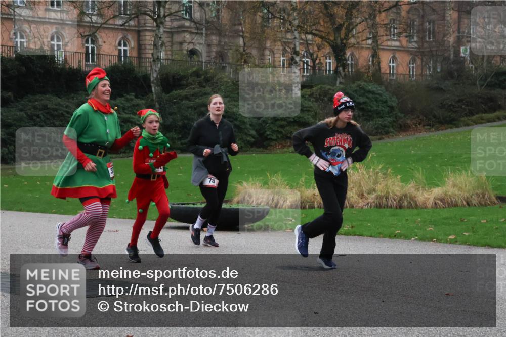 08.12.2024 - St. Pauli X-Mass-Run No. 14 Strokosch-Dieckow http://msf.ph/oto/7506286 08.12.2024 09:42:25 Laufen 78 meine-sportfotos.de