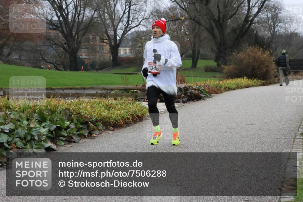 08.12.2024 - St. Pauli X-Mass-Run No. 14 Strokosch-Dieckow http://msf.ph/oto/7506288 08.12.2024 10:44:09 Laufen 1345 meine-sportfotos.de