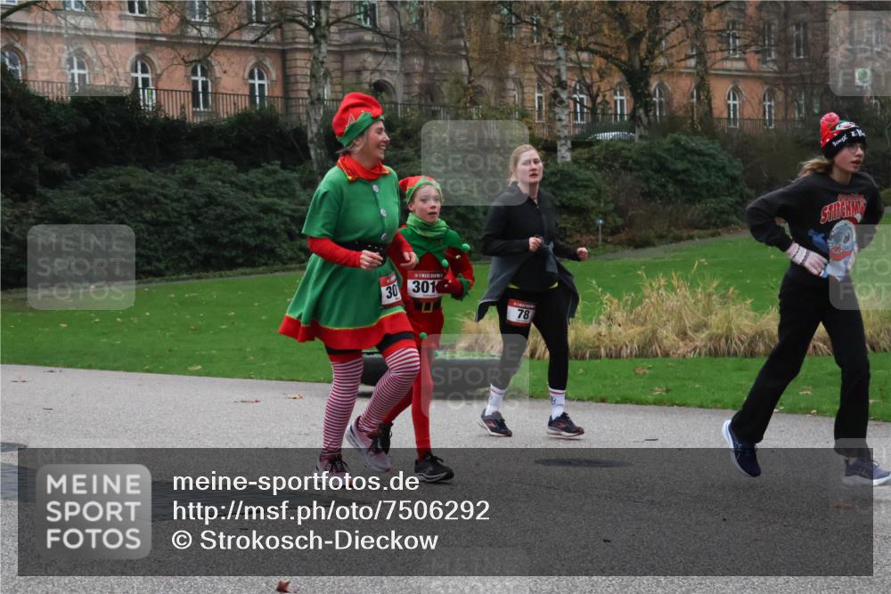 08.12.2024 - St. Pauli X-Mass-Run No. 14 Strokosch-Dieckow http://msf.ph/oto/7506292 08.12.2024 09:42:25 Laufen 30, 301, 78, 100 meine-sportfotos.de