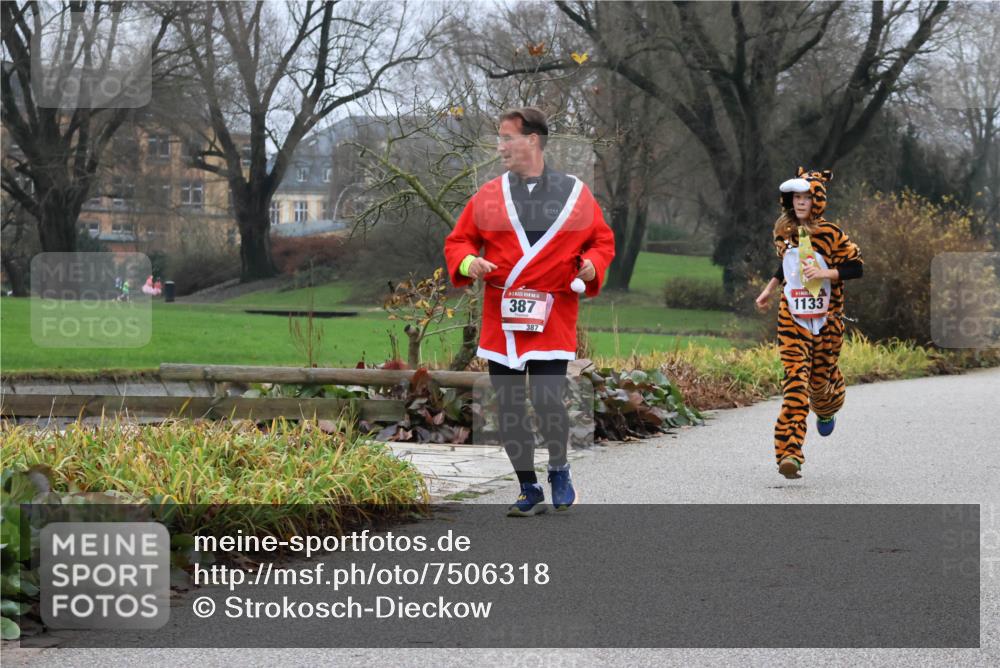 08.12.2024 - St. Pauli X-Mass-Run No. 14 Strokosch-Dieckow http://msf.ph/oto/7506318 08.12.2024 10:44:40 Laufen 387, 387, 1133 meine-sportfotos.de