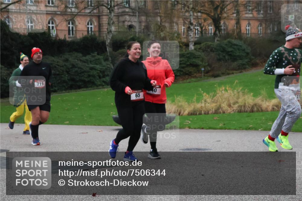 08.12.2024 - St. Pauli X-Mass-Run No. 14 Strokosch-Dieckow http://msf.ph/oto/7506344 08.12.2024 09:42:32 Laufen 719, 65 meine-sportfotos.de