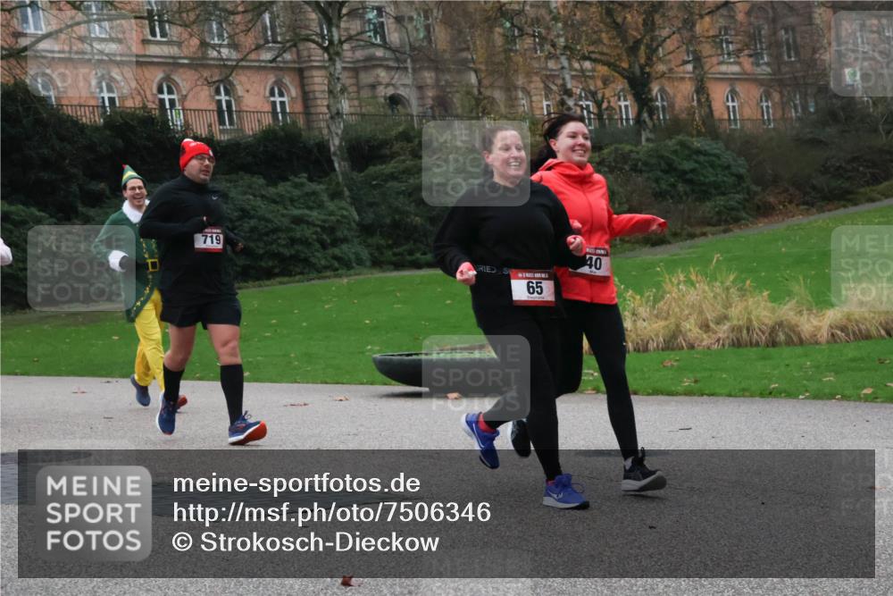 08.12.2024 - St. Pauli X-Mass-Run No. 14 Strokosch-Dieckow http://msf.ph/oto/7506346 08.12.2024 09:42:32 Laufen 719, 65, 40 meine-sportfotos.de