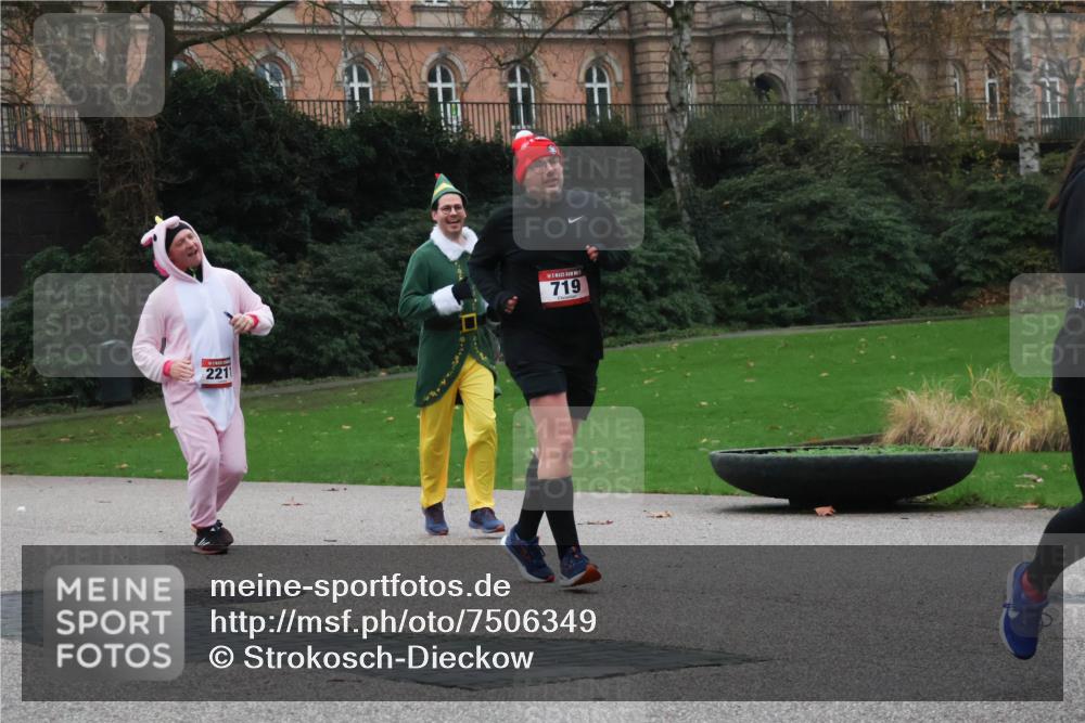 08.12.2024 - St. Pauli X-Mass-Run No. 14 Strokosch-Dieckow http://msf.ph/oto/7506349 08.12.2024 09:42:32 Laufen 2211, 719 meine-sportfotos.de