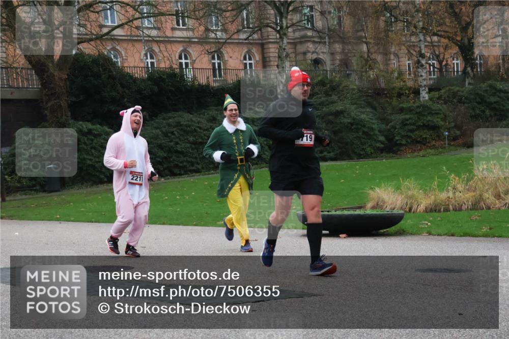 08.12.2024 - St. Pauli X-Mass-Run No. 14 Strokosch-Dieckow http://msf.ph/oto/7506355 08.12.2024 09:42:33 Laufen 2211, 19 meine-sportfotos.de