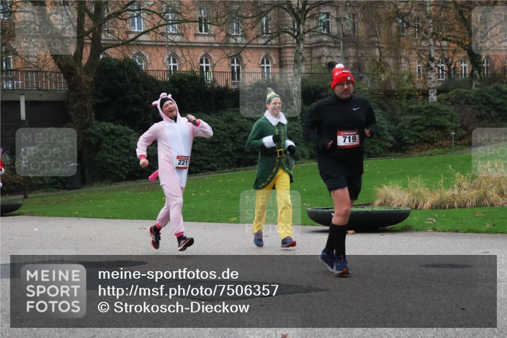 08.12.2024 - St. Pauli X-Mass-Run No. 14 Strokosch-Dieckow http://msf.ph/oto/7506357 08.12.2024 09:42:33 Laufen 2211, 719 meine-sportfotos.de