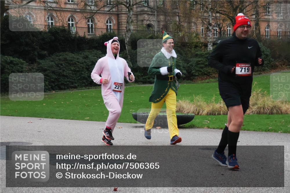 08.12.2024 - St. Pauli X-Mass-Run No. 14 Strokosch-Dieckow http://msf.ph/oto/7506365 08.12.2024 09:42:34 Laufen 2211, 719 meine-sportfotos.de