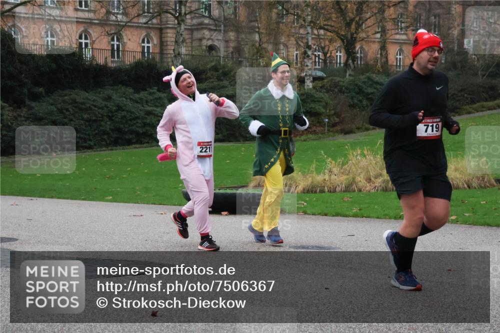 08.12.2024 - St. Pauli X-Mass-Run No. 14 Strokosch-Dieckow http://msf.ph/oto/7506367 08.12.2024 09:42:34 Laufen 2211, 719 meine-sportfotos.de