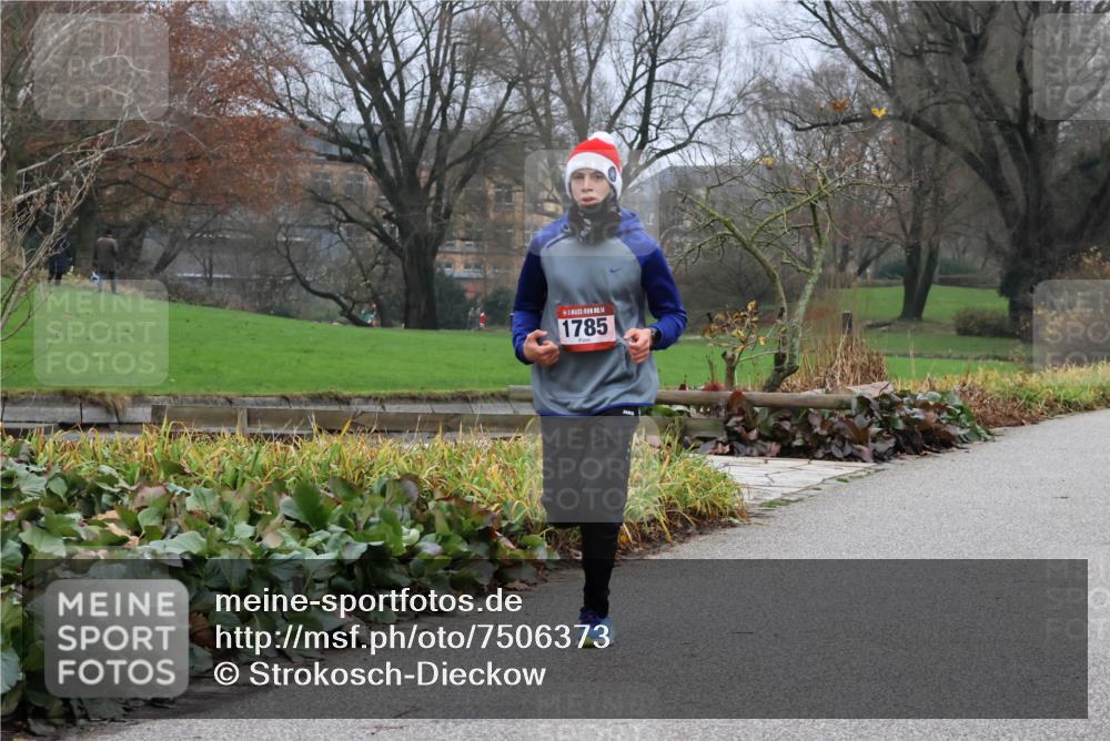 08.12.2024 - St. Pauli X-Mass-Run No. 14 Strokosch-Dieckow http://msf.ph/oto/7506373 08.12.2024 10:45:08 Laufen 1785 meine-sportfotos.de