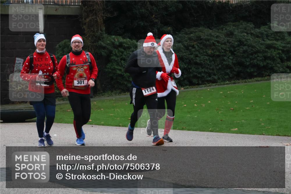 08.12.2024 - St. Pauli X-Mass-Run No. 14 Strokosch-Dieckow http://msf.ph/oto/7506378 08.12.2024 09:42:37 Laufen 00, 301, 1124 meine-sportfotos.de