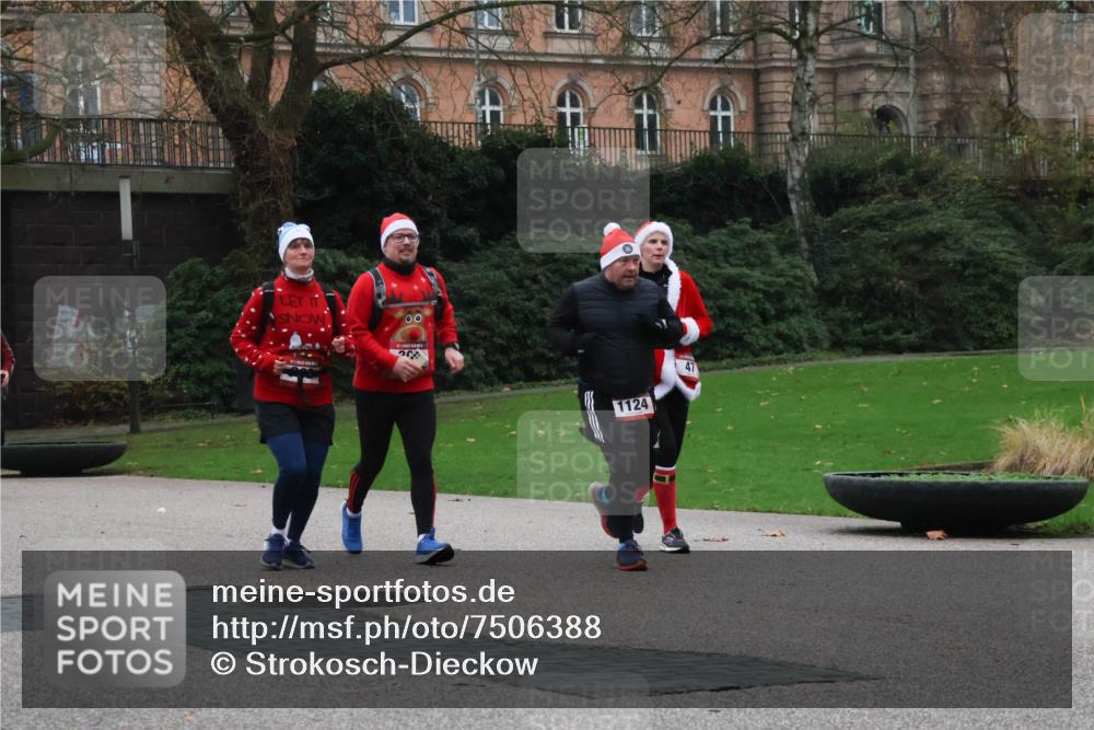08.12.2024 - St. Pauli X-Mass-Run No. 14 Strokosch-Dieckow http://msf.ph/oto/7506388 08.12.2024 09:42:38 Laufen 00, 23, 47, 1124 meine-sportfotos.de