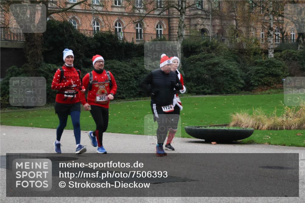 08.12.2024 - St. Pauli X-Mass-Run No. 14 Strokosch-Dieckow http://msf.ph/oto/7506393 08.12.2024 09:42:38 Laufen 00, 301, 1124 meine-sportfotos.de