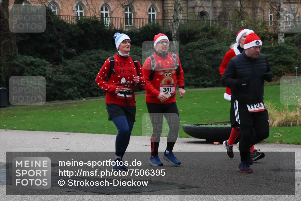 08.12.2024 - St. Pauli X-Mass-Run No. 14 Strokosch-Dieckow http://msf.ph/oto/7506395 08.12.2024 09:42:39 Laufen 7, 301, 1124 meine-sportfotos.de