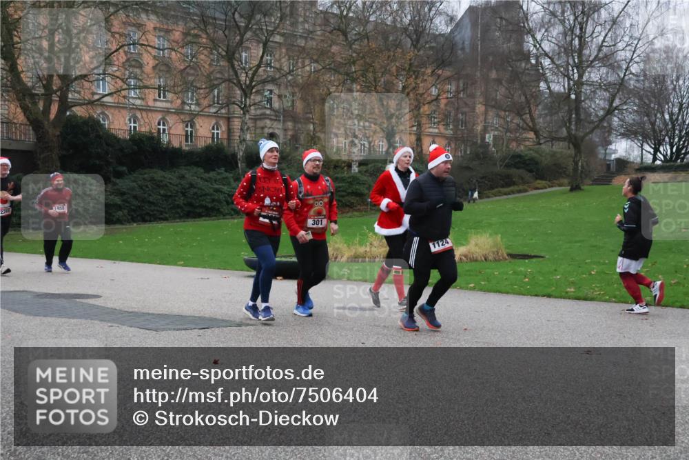 08.12.2024 - St. Pauli X-Mass-Run No. 14 Strokosch-Dieckow http://msf.ph/oto/7506404 08.12.2024 09:42:40 Laufen 2265, 1958, 301, 1124 meine-sportfotos.de